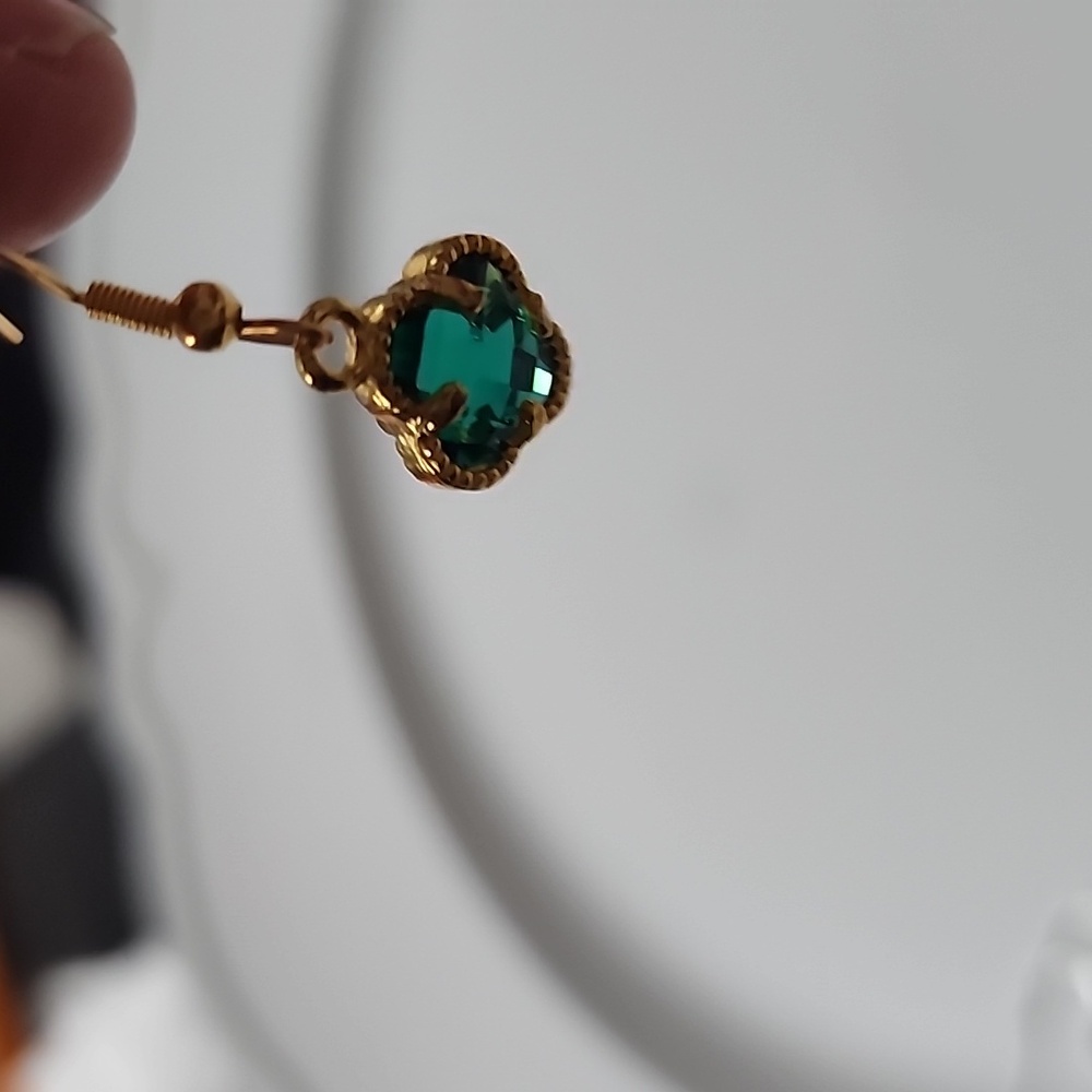 Clover Simulated Emerald Gold Plate sterling Silver Post Allergy Friendly - Picture 4 of 5